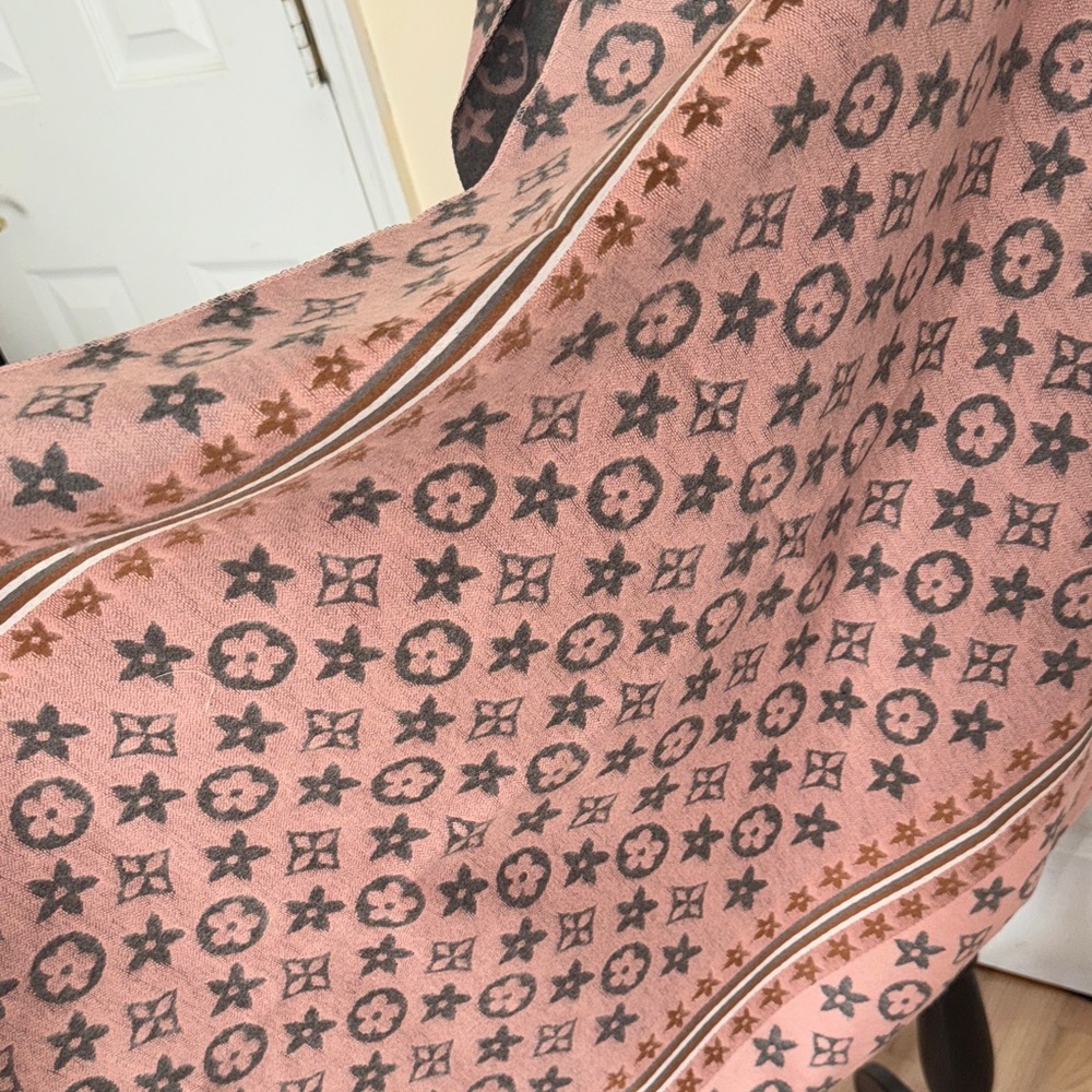 Pink And Gray Patterned Shawl - image 3